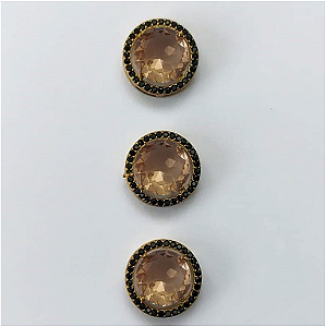 PINGENTE NO BRUTO PRONTO PARA O BANHO - KIT COM 3 PINGENTES COM BASES EM ALTA FUSÃO REDONDAS CRAVEJADAS COM MICROS ZIRCÔNIAS CRISTAIS NEGRO E PEDRA EM ZIRCÔNIA 10MM - PESO TOTAL 6,6GR - BRU0003281