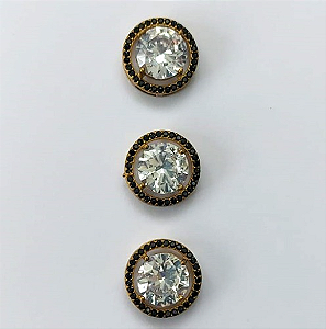 PINGENTE NO BRUTO PRONTO PARA O BANHO - KIT COM 3 PINGENTES COM BASES EM ALTA FUSÃO REDONDAS CRAVEJADAS COM MICROS ZIRCÔNIAS CRISTAIS NEGRO E PEDRA EM ZIRCÔNIA 10MM - PESO TOTAL 6,6GR - BRU0003286