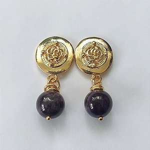 BRINCO FOLHEADO A OURO - BANHADO COM 5 MILÉSIMOS + VERNIZ DIAMOND - BRINCO DE PINO BASE FLOR E PINGENTE PEDRA NATURAL AMETISTA 12MM - OURO594