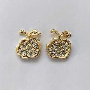 BRINCO FOLHEADO A OURO - BANHADO COM 5 MILÉSIMOS + VERNIZ DIAMOND - BRINCO DE PINO MAÇA CRAVEJADA EM MICROS ZIRCÔNIAS 13MM - OURO611