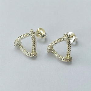 BRINCO FOLHEADO A PRATA COM 50 MILÉSIMOS + VERNIZ DIAMOND -(CRIS) BRINCO DE PINO- PRA653