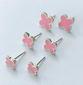 BRINCO FOLHEADO A PRATA COM 50 MILÉSIMO+ VERNIZ DIAMOND TRIO DE BRINCOS COM TREIS TAMANHOS ( 10MM/7MM/6MM) PRA669