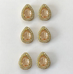 BRINCO NO BRUTO PRONTO PARA O BANHO - KIT COM 3 BRINCOS DE PINO COM BASE EM ALTA FUSÃO COM ZIRCÔNIA GOTA 6X8MM - PESO TOTAL 8.7GR(TREIS PAR) - BRU0003260