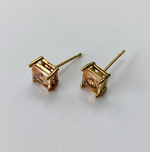 BRINCO NO BRUTO PRONTO PARA O BANHO (TAMANHO 6X6MM)QUADRADO BASE EM ALTA FUSÃO COM PEDRA DE ZIRCONIA BRU0003303