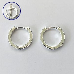 BRINCO FOLHEADO A PRATA COM 50 MILÉSIMO+ VERNIZ DIAMOND BRINCO DE ARGOLA COM 1 FILEIRA DE MICRO ZIRCÔNIAS 14MM PRA689