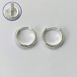 BRINCO FOLHEADO A PRATA COM 50 MILÉSIMO+ VERNIZ DIAMOND BRINCO DE ARGOLA COM 1 FILEIRA DE MICRO ZIRCÔNIAS 18MM PRA701