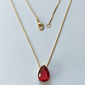 GARGANTILHA FOLHEADA A OURO - BANHADO COM 5 MILÉSIMOS + VERNIZ DIAMOND - CORRENTE VENEZIANA 45CM E PINGENTE EM ZIRCÔNIA VERMELHA 9X13MM - OURO684
