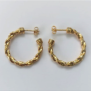 BRINCO FOLHEADO A OURO DE ARGOLA TRABALHADA (CINCO MILESSIMO+VERNIZ(CRIS)TAMANHOI 2CM - OURO703