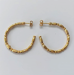 BRINCO FOLHEADO A OURO DE ARGOLA TRABALHADA (CINCO MILESSIMO+VERNIZ(CRIS)TAMANHOI 3CM - OURO704