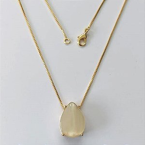 GARGANTILHA FOLHEADA A OURO - BANHADO COM 5 MILÉSIMOS + VERNIZ DIAMOND - CORRENTE VENEZIANA 45CM E PINGENTE EM RESINA BRANCA 12X18MM - OURO719