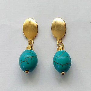 BRINCO FOLHEADO A OURO - BANHADO COM 5 MILÉSIMOS + VERNIZ DIAMOND - BRINCO DE PINO BASE OVAL E PEDRA HOWLITA TURQUESA 10MM - OURO741
