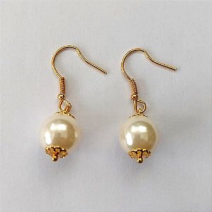 BRINCO FOLHEADO A OURO - BANHADO COM 5 MILÉSIMOS + VERNIZ DIAMOND - BRINCO DE ANZOL COM PÉROLA 10MM - OURO752