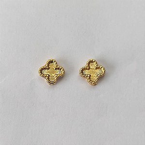 BRINCO FOLHEADO A OURO - BANHADO COM 5 MILÉSIMOS + VERNIZ DIAMOND - (CRIS) BRINCO DE PINO TREVO TIPO VAN CLEEF 7MM - OURO754