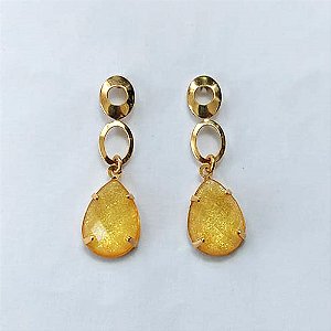 BRINCO FOLHEADO A OURO - BANHADO COM 5 MILÉSIMOS + VERNIZ DIAMOND - BRINCO DE PINO BASE VAZADA COM RESINA IMPORTADA 12MM - OURO772