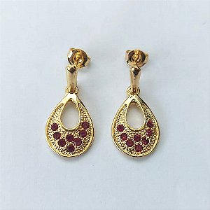 BRINCO FOLHEADO A OURO COM VERNIZ DIAMOND - BRINCO DE PINO E PINGENTE GOTA COM ZIRCÔNIAS ROSAS 16MM - OURO789