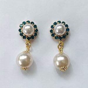 BRINCO FOLHEADO A OURO COM VERNIZ DIAMOND - BRINCO DE PINO BASE REDONDA CRAVEJADA EM ZIRCÔNIAS AZUIS E PÉROLA E PINGENTE EM PÉROLA - OURO802