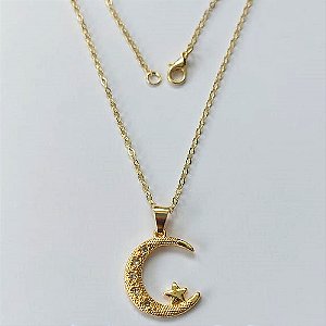 GARGANTILHA FOLHEADA A OURO 5 MILÉSIMOS + VERNIZ DIAMOND - CORRENTE CADEADO 45CM E PINGENTE ESTRELA E LUA COM ZIRCÔNIAS 19MM - OURO830
