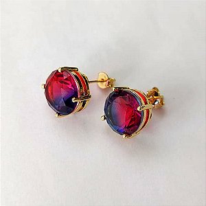 BRINCO FOLHEADO A OURO - BANHADO COM 5 MILÉSIMOS + VERNIZ DIAMOND - BRINCO DE PINO COM ZIRCÔNIA RAINBOW 12X12MM - OURO844