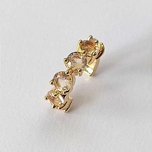 BRINCO FOLHEADO A OURO - BANHADO COM 5 MILÉSIMOS + VERNIZ DIAMOND - EAR CUFF COM ZIRCÔNIAS BEGE 4X16MM (VENDIDO POR UNIDADE) - OURO849