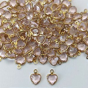 ACESSÓRIO NO BRUTO PRONTO PARA O BANHO - (POTE) PINGENTE PEQUENO CORAÇÃO 6MM ROSA - PESO TOTAL 0,5GR - COMPOSIÇÃO: LATÃO / VIDRO (VENDIDO POR UNIDADE) BRU0003370