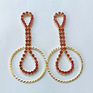 BRINCO FOLHEADO A OURO - BANHADO COM 5 MILÉSIMOS + VERNIZ DIAMOND - BRINCO DE PINO COM ZIRCÔNIAS VERMELHAS 56MM - OURO851