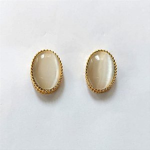 BRINCO FOLHEADO A OURO - BANHADO COM 5 MILÉSIMOS + VERNIZ DIAMOND - BRINCO DE PINO COM PEDRA OLHO DE GATO 15X20MM - OURO864