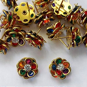 BRINCO NO BRUTO PRONTO PARA O BANHO(CX124) - (AV) BRINCO DE PINO FLOR CRAVEJADA EM ZIRCÔNIAS COLORIDAS 12MM - PESO TOTAL 2,6GR - COMPOSIÇÃO: LATÃO / ZIRCÔNIA - BRU16310