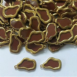 ACESSÓRIO NO BRUTO PRONTO PARA BANHO - (CX.67) PINGENTE NUVEM MARROM 10X16MM - PESO: 0,8GR - (VENDIDO POR UNIDADE) - COMPOSIÇÃO: LATÃO / ACRÍLICO - BRU0003387