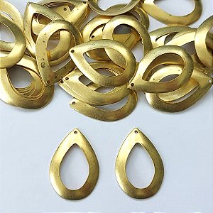 ACESSÓRIO NO BRUTO PRONTO PARA O BANHO - (V1352) (CX.19) PINGENTE GOTA VAZADA 31MM - COMPOSIÇÃO: 100% LATÃO - PESO: 1,2GR - BRU0003409