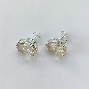 BRINCO FOLHEADA A PRATA COM 50 MILÉSIMOS + VERNIZ DIAMOND - BRINCOS DE PINO COM BASE EM ALTA FUSÃO E PEDRA EM ZIRCÔNIA GOTA 10X14MM-PRA757