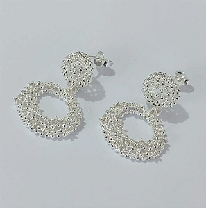 BRINCO FOLHEADA A PRATA COM 50 MILÉSIMOS + VERNIZ DIAMOND - BRINCOS DE PINO MODELO BASE E PINDURICALHO TODO TRABALHADO 15MM -PRA775