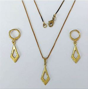 CONJUNTO NO BRUTO PRONTO PARA O BANHO - (E2541) CONJUNTO COM CORRENTE VENEZIANA 45CM COM BRINCOS ARGOLINHA DE PRESSÃO - PESO: 3.2GR - COMPOSIÇÃO: 100% LATÃO - BRU0003423