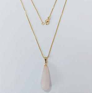 GARGANTILHA FOLHEADO A OURO - BANHADO COM 5 MILÉSIMOS + VERNIZ DIAMOND - CORRENTE VENEZIANA DE 45CM-PINGENTE PEDRA NATURAL QUARTZO ROSA OURO925