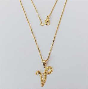 GARGANTILHA FOLHEADO A OURO - BANHADO COM 5 MILÉSIMOS + VERNIZ DIAMOND - CORRENTE VENEZIANA DE 45CM-PINGENTE LETRA V - OURO927