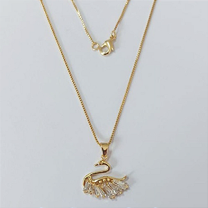 GARGANTILHA FOLHEADO A OURO - BANHADO COM 5 MILÉSIMOS + VERNIZ DIAMOND - CORRENTE VENEZIANA DE 45CM-PINGENTE CISNEI TODO CRAVEJADO EM MICRO ZIRCONIA (TAMANHO 16MM)- OURO931