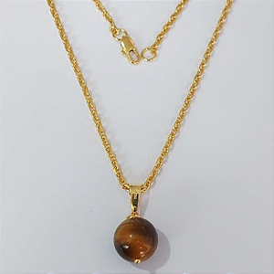GARGANTILHA FOLHEADO A OURO - BANHADO COM 5 MILÉSIMOS + VERNIZ DIAMOND - CORRENTE ARTIER GOMO CURTO DE 45CM-PINGENTE EM PEDRA NATURAL OLHO DE GATO DE (TAMANHO 24MM)- OURO938