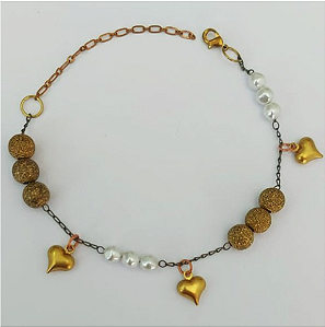 PULSEIRA NO BRUTO PRONTA PARA O BANHO - (CX144) PULSEIRA COM CORAÇÕES bolas diamantada e perolas - TAMANHO 18CM - PESO TOTAL 4.9GR - BRU0003501