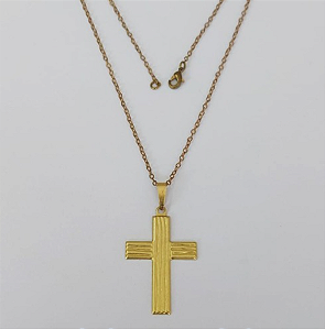 GARGANTILHA NO BRUTO PRONTO PARA O BANHO(E1792)- COM CORRENTE CADEADO DE 45CM COM FECHO LAGOSTA (Cruz quadrada grande madeira) 35MM / PESO 3.2GR - BRU0003508