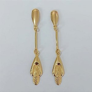 BRINCO FOLHEADO A OURO - BANHADO COM 5 MILÉSIMOS + VERNIZ DIAMOND - BRINCO DE PINO BASE LISA COMPRIDO 60MM-OURO978