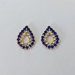 BRINCO FOLHEADO A OURO - BANHADO COM 5 MILÉSIMOS + VERNIZ DIAMOND - BRINCO DE PINO COM MICRO ZIRCÔNIAS AZUÍS E BRANCA 13MM OURO994