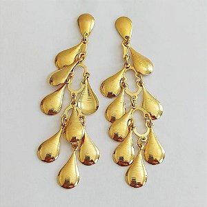 BRINCO FOLHEADO A OURO - BANHADO COM 5 MILÉSIMOS + VERNIZ DIAMOND - BRINCO DE PINO COMPRIDO FORMATO GOTAS 72MM - OURO1005