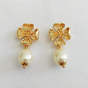 BRINCO FOLHEADO A OURO - BANHADO COM 5 MILÉSIMOS + VERNIZ DIAMOND - BRINCO DE PINO FLOR COM PÉROLA shell tambor 35MM - OURO1018