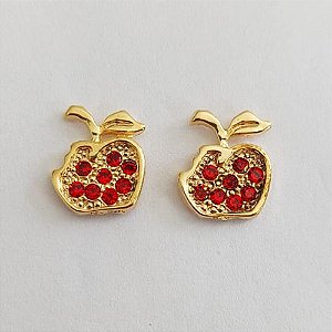 BRINCO FOLHEADO A OURO - BANHADO COM 5 MILÉSIMOS + VERNIZ DIAMOND - BRINCO DE PINO MAÇA CRAVEJADA EM MICRO ZIRCÔNIAS ROSA 13MM - OURO1022