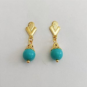 BRINCO FOLHEADO A OURO - BANHADO COM 5 MILÉSIMOS + VERNIZ DIAMOND - BRINCO PINO BASE DESENHADA PINGENTE PEDRA NATURAL VERDE CLARA 25MM - OURO1029