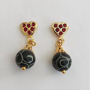 BRINCO FOLHEADO A OURO - BANHADO COM 5 MILÉSIMOS + VERNIZ DIAMOND - BRINCO PINO BASE CORAÇÃO COM MICRO ZIRCÔNIAS E PEDRA pedra vulcanica 10mmMM - OURO1036