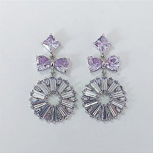 BRINCO EM RODHIUM - BRINCOS DE PINO LAÇO COM MANDALA COM MICRO ZIRCÔNIAS LILÁS 40MM -PRA777