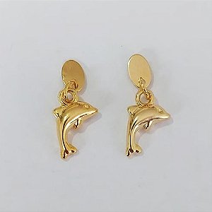BRINCO FOLHEADO A OURO COM VERNIZ DIAMOND - BRINCO DE PINO BASE LISA PINGENTE GOLFINHO 23MM - OURO1128