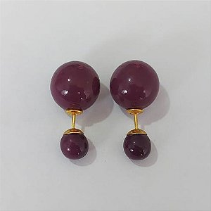 BRINCO FOLHEADO A OURO - BANHADO COM 5 MILÉSIMOS + VERNIZ DIAMOND - BRINCO DE PINO COM PÉROLAS BETERRABA 14MM - OURO1129