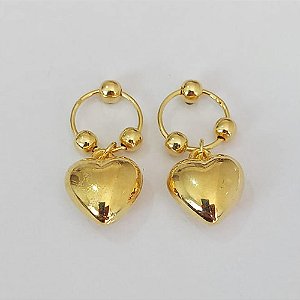 BRINCO FOLHEADO A OURO COM VERNIZ DIAMOND - BRINCO DE PINO ARGOLA COM PINGENTE CORAÇÃO 33MM - OURO1154
