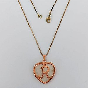 GARGANTILHA NO BRUTO PRONTO PARA O BANHO - (CX146) - COM CORRENTE VENEZIANA DE 45CM - CORAÇÃO LETRA R MADRÉ PÉROLA -23MM PESO: 5,7GR - BRU0003675